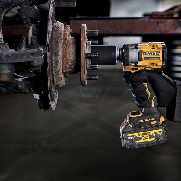 Ütvecsavarozó, akkus 18V 406 Nm 1/2" 2db 5.0Ah - DeWalt - Image 2